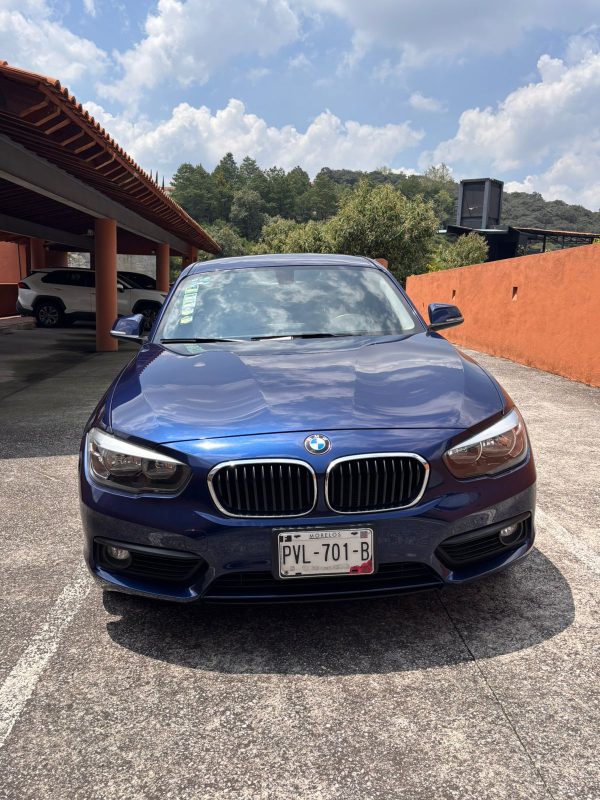 BMW 1 Serie 1 AZUL MARINO URBAN LINE 2017 UNICO DUEÑO