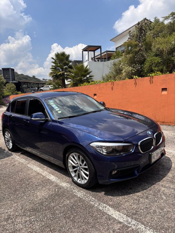 BMW 1 Serie 1 AZUL MARINO URBAN LINE 2017 UNICO DUEÑO - Image 2